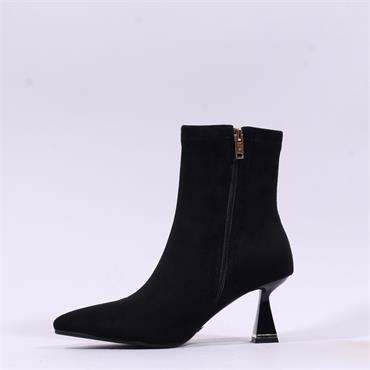 Una Healy Aperture Pointy High Heel Boot - Vinyl